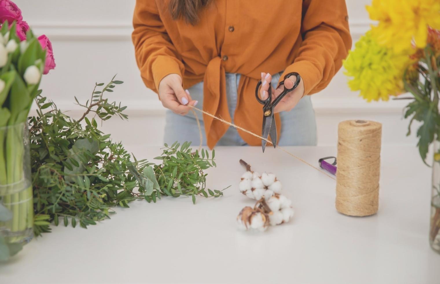 Özel etkinlikler için hazırlanmış şık çiçek düzenlemeleri